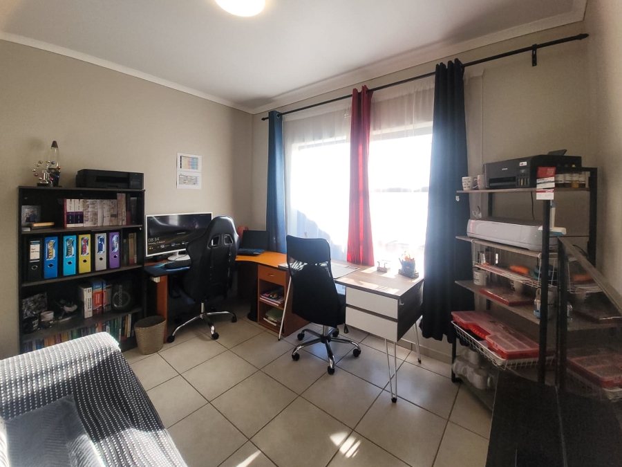 2 Bedroom Property for Sale in Van Der Hoff Park North West